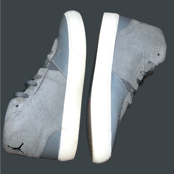Jordan Series Mid Cool Gray Sneakers